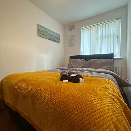 Apartment Stylish 2 Bedroom In Center With Free Parking
